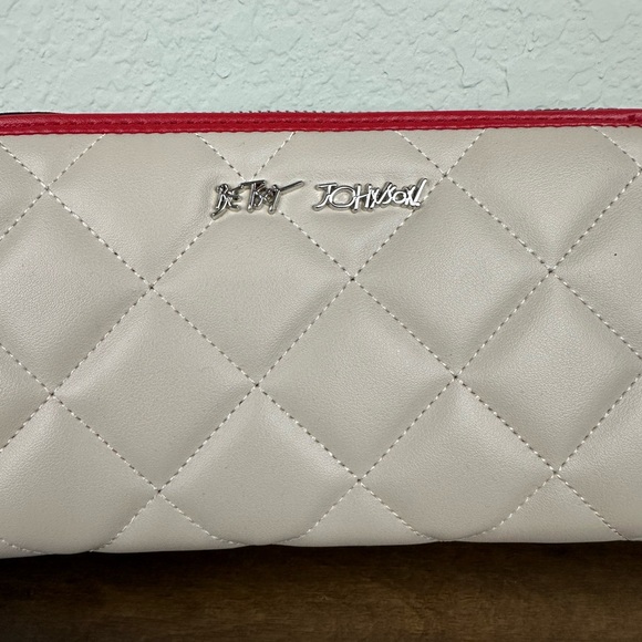 Betsey Johnson Wristlet Wallet XOWEB Bone Striped Quilted Zippered‎ - Picture 5 of 8